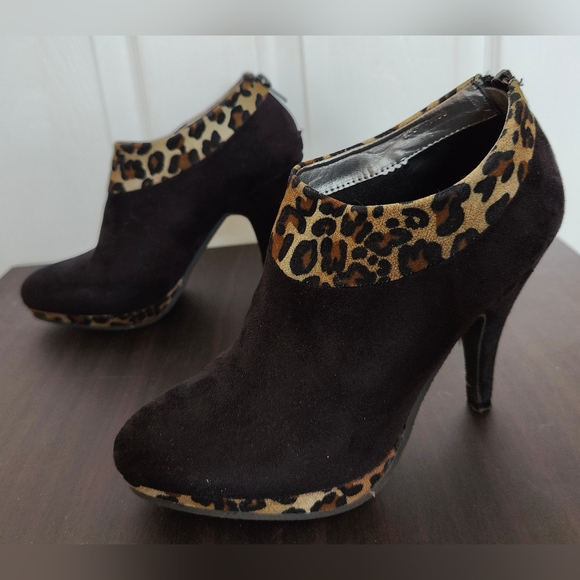 Henry Ferrera Booties - Picture 3 of 6